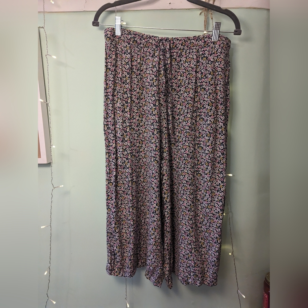 Flowy knee length floral pants